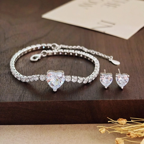 Süßes Kupfer Strass Herz Schmuckset Herz Tennisarmband Passende Herz Ohrstecker Elegantes Geschenk Für Damen