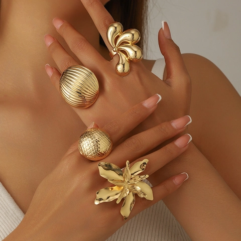 Vintage Gold Plated Alloy Ring For Women Geometric Irregular Texture Flower Bow Faux Pearl Chunky Finger Jewelry Daily Decor