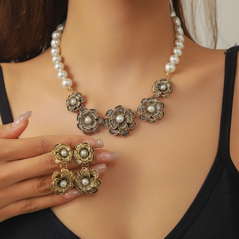 Vintage Alloy Rhinestone Flower Leaf Pendant Necklace Earrings Set For Women Statement Bohemian Artificial Pearl Jewelry Set