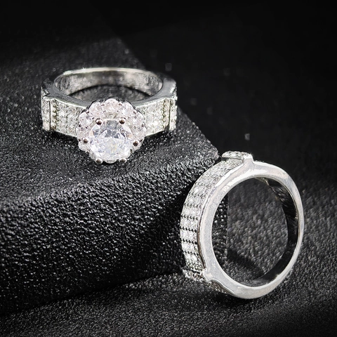 Lujoso Juego de Anillos de Compromiso de Cobre para Mujer Plateado Diamante de Imitación Halo Alianza de Boda Nupcial Moda Anillo de Dedo Joyería