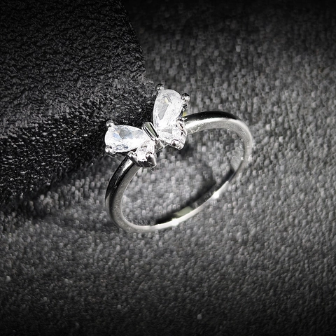 Bague Papillon Simple en Cuivre Avec Strass Pour Femme Élégante Couleur Argent Mode Bijoux Papillon Bague Cadeau