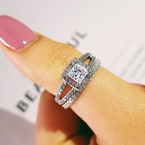 Luxe Prinses Slijpvorm Zirkonia Halo Trouwring En Band Voor Vrouwen Verzilverde Legering Gespleten Schacht Pave Bruidssieraden