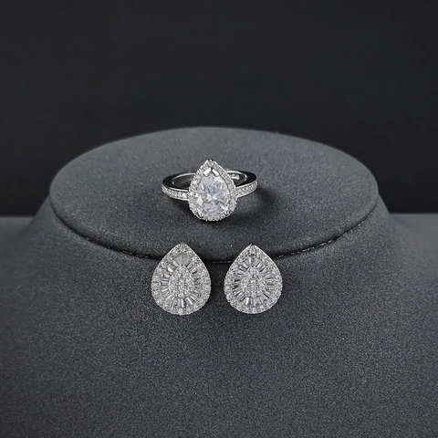 Juego de Joyas de Anillo Halo y Pendientes de Botón de Circonia Corte de Pera Cobre Plateado para Boda Mujer