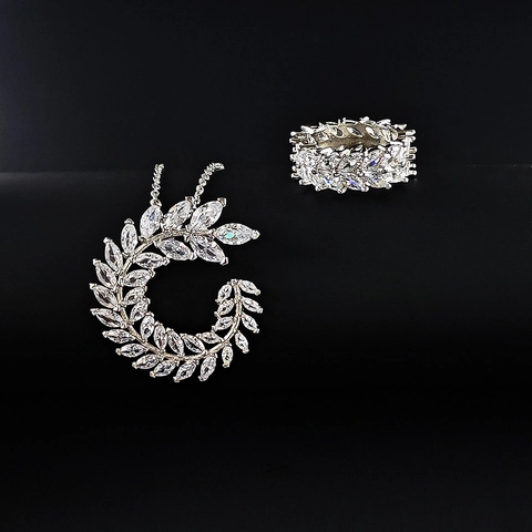 Lussuoso Set di Gioielli in Rame Zirconia per Donna Elegante Collana con Pendente a Foglia Taglio Marquise e Anello Bijoux Moda