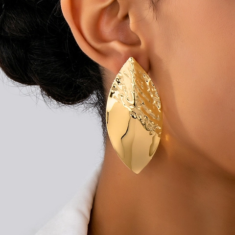 Goldene Blatt Ohrstecker Damen Gehämmertes Metall Unregelmäßig Geometrisch Großer Modeschmuck Legierung Edelstahlstift