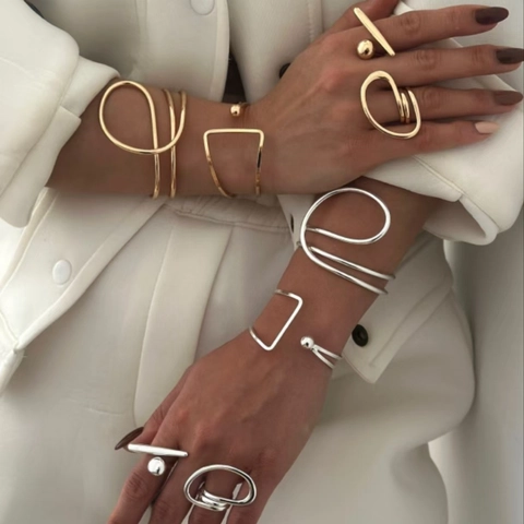 Französischer Stil Übertriebene Metallstruktur Unregelmäßiger Schleifenring Für Damen Minimalistische Legierung Schmetterling Geometrisch Verstellbarer Ring