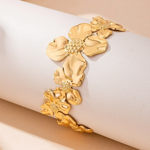 Brazalete Abierto con Flores 3D de Lujo para Mujer Aleación de Zinc Chapado en Oro Joyería Floral para Vacaciones