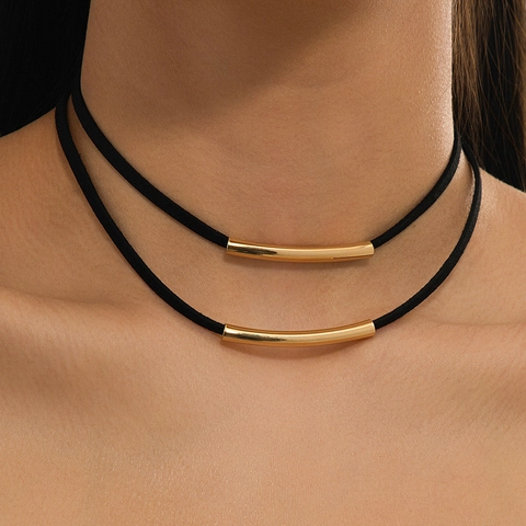 Minimalistische Doppellagige Choker Halskette Für Damen Gold Gebogenes Metallrohr Schwarze Samtkordel Schmuck Geschenk