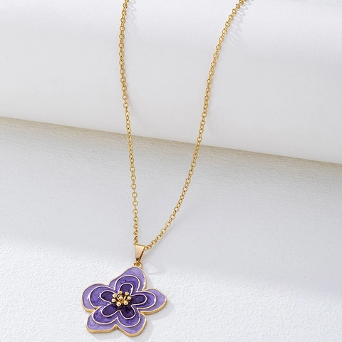 Collier Pendentif Fleur en Alliage de Luxe et Émail Chaîne Plaqué Or Charme Floral Dégradé Accessoire Bijoux pour Femmes Cadeau Élégant