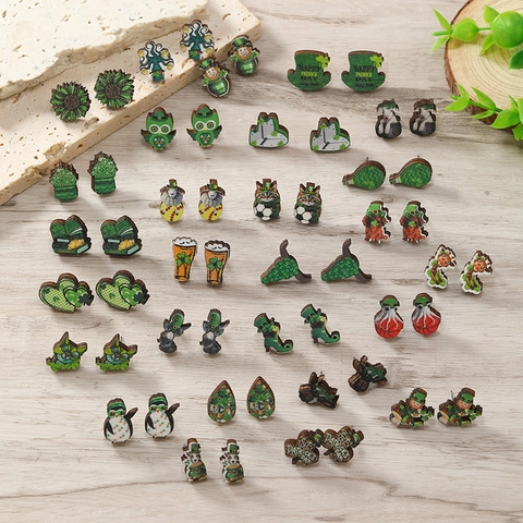St. Patrick's Day Holz Ohrstecker Grün Kleeblatt Cartoon Tier Muster Glücksbuch Hut Bier Stiefel Bedruckter Holzschmuck Für Damen