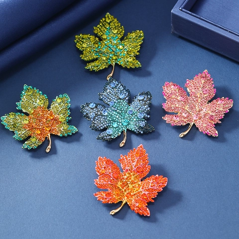Luxury Alloy Crystal Maple Leaf Brooch For Women Light Luxury Rhinestone Leaf Breastpin Elegant Suit Coat Pin Accessories Jewelry
