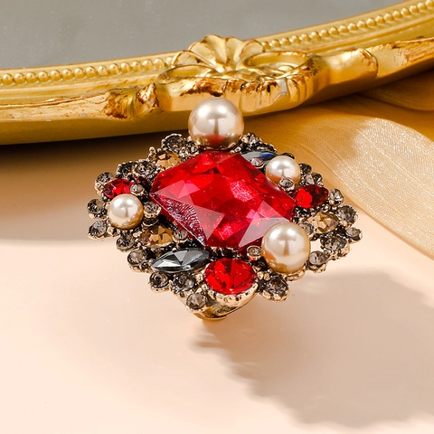 French Vintage Court Style Alloy Artificial Pearl Ring With Rhinestone Crystal For Women Retro Palace Jewelry Brooch Accessory