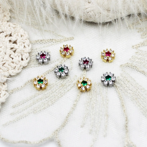 Pendentif en Cuivre Plaqué Or 18K Forme Fleur Perle Intercalaire avec Strass et Perle Artificielle pour Collier Bracelet DIY Bijoux
