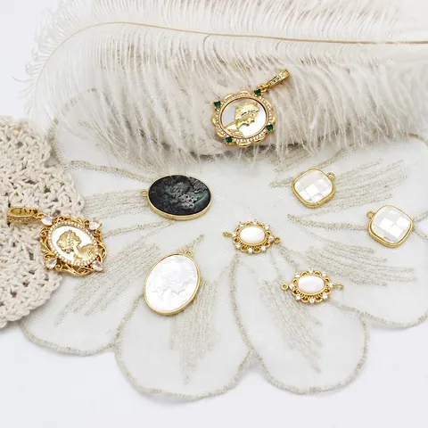 18K Vergoldet Kupfer Perlmutt Königin Porträt Cameo Anhänger Zirkonia Eingelegt Universalverschluss DIY Schmuck Anhänger