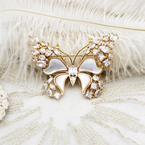 Luxury Butterfly Bowknot Brooch For Women Gold Plated Copper Mother Of Artificial Pearl Zirconia Pin For Wedding Banquet Fashion Jewelry
