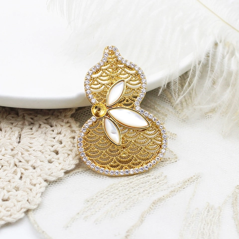 18K Gold Plated Brass Hollow Hulu Gourd Pendant Brooch With Mother Of Artificial Pearl Zirconia Chinese Style Jewelry Finding For Women