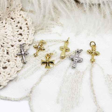 Mini Ciondoli a Croce in Rame Placcato Oro 18K Intarsiati in Zirconia Accessori per Gioielli Fai-da-te per Collane Braccialetti Orecchini Donna