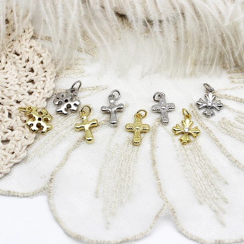 Mini Ciondoli a Croce in Rame Placcato Oro 18K Intarsiati in Zirconia Accessori per Gioielli Fai-da-te per Collane Braccialetti Orecchini Donna