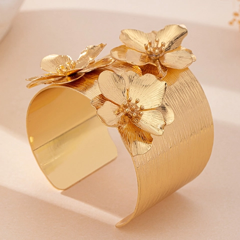Bracelet Jonc Fleur en Métal Doré Exagéré pour Femme Bracelet de Manchette Fleur Large Ouverture Finition Brossée Luxe