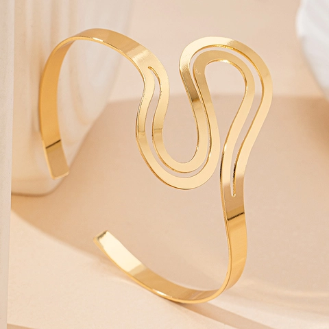 Gedurfde Legering Verguld Golvend S-Vormig Hol Open Bovenarmband Geometrisch Verstelbare Armband Vrouwen Sieraden