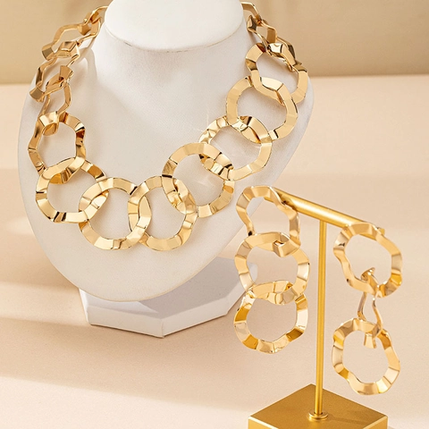 Exaggerated Geometric Wavy Interlocking Circle Alloy Choker Necklace Drop Earrings For Women Party Fashion Accessory Gold