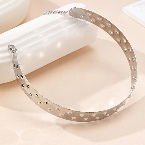 Punk Stil Legierung Metall Choker Halskette Polierte Nieten Silberton Verstellbarer Halsreif Schmuck Für Damen Herren Party Performance