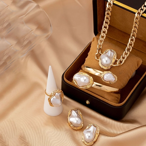 Bijoux de Luxe Vintage en Alliage Perle Artificielle Collier Coeur Plaqué Or Boucles d'Oreilles Bague Bracelet Bijoux Femme