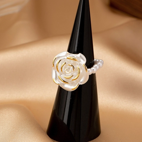 Bague Perlée Fleur de Rose Vintage Français pour Femmes Bijoux de Doigt Romantiques en Résine Florale Rouge et Blanc pour Mariage