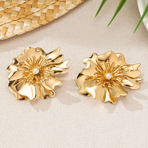 Fashion Alloy Flower Stud Earrings With Faux Artificial Pearl Elegant Large Floral Ear Jewelry For Women Party Vacation Accessory