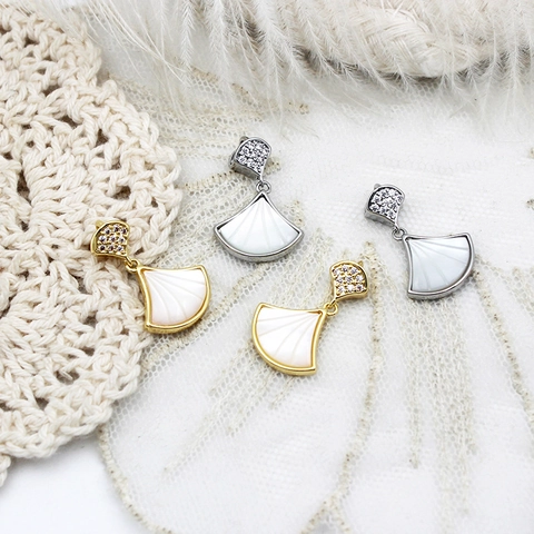 18K Gold Plated Copper Ginkgo Leaf Pendant With Mother Of Artificial Pearl Zircon DIY Jewelry Accessories Fan Shaped Pendants Women