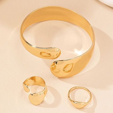 Set Gioielli in Lega Placcato Oro Con Bracciale Rigido in Metallo Liquido Largo E Anelli Aperti Regolabili Geometrici Donna