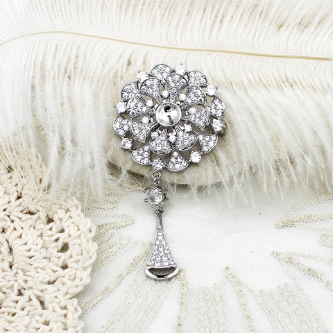 Luxury Copper 18K Gold Plated Micro Pave Rhinestone Fireworks Moon Bow Brooch For Women Elegant Evening Dress Suits Accessories