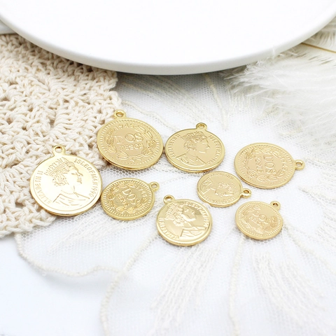 Vintage 18K Gold Plated Copper Coin Pendant Elizabeth II Queen Portrait Rose Square Coin Charms For DIY Necklace Bracelet Jewelry Making