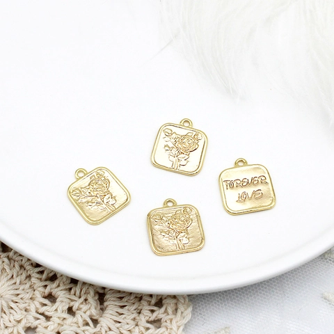 Vintage 18K Gold Plated Copper Coin Pendant Elizabeth II Queen Portrait Rose Square Coin Charms For DIY Necklace Bracelet Jewelry Making
