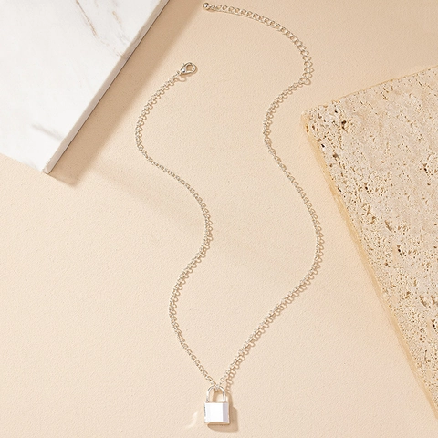 Minimalist Alloy Silver Tone Padlock Pendant Necklace For Women Fashion Geometric Clavicle Chain Jewelry Gift