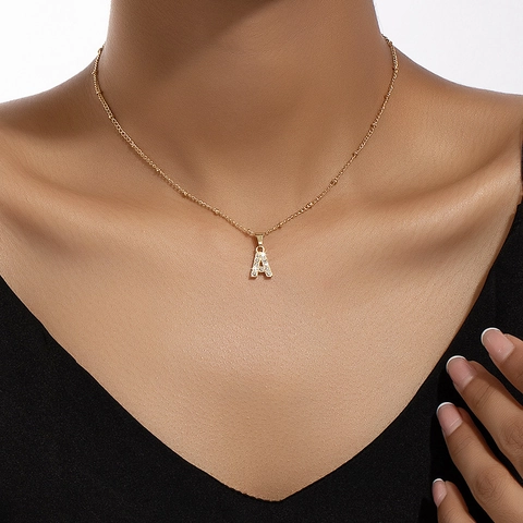 Fashion Minimalist Alphabet Letter Pendant Necklace Gold Plated Inlaid Rhinestone Clavicle Chain Jewelry For Women Gift