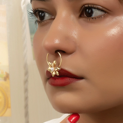 Anillo De Septum De Aleación De Moda Forma Flor Falso Anillo De Nariz No Perforado Con Perla Artificial De Imitación Joyería Hip Hop