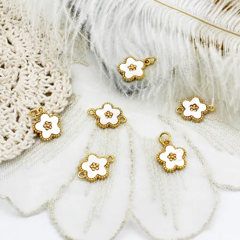 18K Gold Plated Copper Flower Pendant With White Mother Of Artificial Pearl Shell Elegant Beaded Edge DIY Jewelry Making Accessory