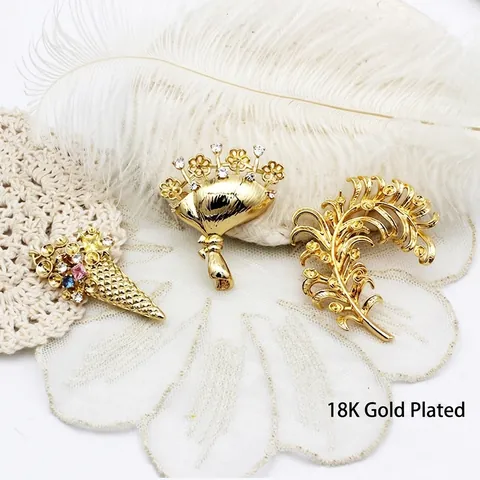 Elegante Broche de Cobre Chapado en Oro de 18K para Mujer con Strass y Perla Artificial de Imitación Pluma Ramo de Flores Helado Joyería
