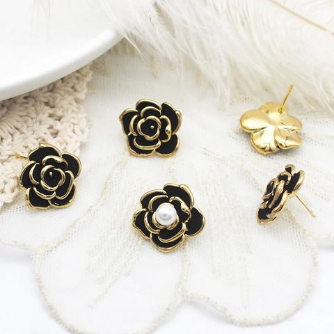 Orecchini a Bottone Camelia con Fiocco in Rame Placcato Oro 18K con Perno in Argento Sterling 925 Strass Smalto DIY Gioielli