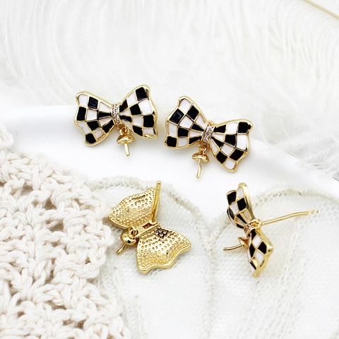 Orecchini a Bottone Camelia con Fiocco in Rame Placcato Oro 18K con Perno in Argento Sterling 925 Strass Smalto DIY Gioielli