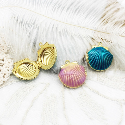 Ciondolo Medaglione a Forma di Capasanta in Rame Placcato Oro 18K Smalto Conchiglia Foto Charm per Collana Gioielli Fai da Te Donna