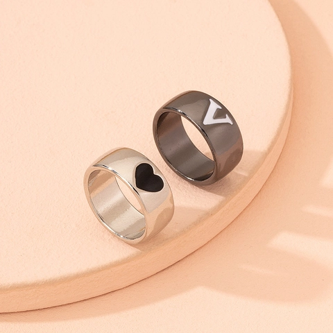 Minimalist Alloy Heart Letter V Couple Rings Unisex Electroplated Hip Hop Fashion Finger Rings Black Silver Daily Accessories Jewelry