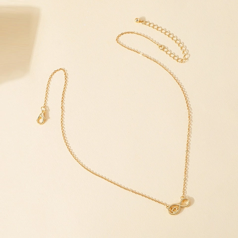Collier Pendentif Cœur Infini en Alliage d'Or pour Femmes Chaîne en Os de Serpent Minimaliste Bijoux de Mode Cadeau