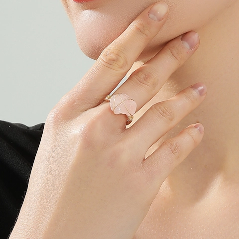 Vintage Alloy Pink Raw Stone Open Ring For Women Handmade Wire Wrapped Irregular Crystal Adjustable Bohemian Fashion Jewelry