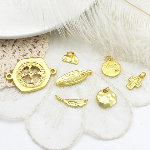 DIY Jewelry Accessories Copper 18K Gold Plated Pendants Vintage Heart Leaf Religious Figure Charms For Necklace Bracelet Making Women