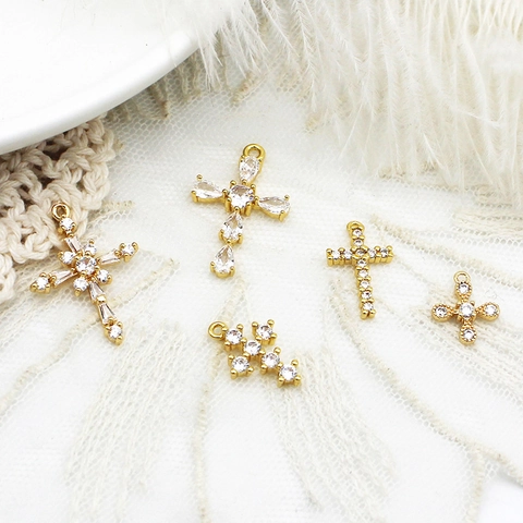 Colgante de Cruz de Cobre Chapado en Oro de 18K con Circonita Micro Incrustada Cristal para Fabricación de Joyas DIY