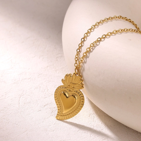 Vintage 304 Stainless Steel Heart Pendant Necklace For Women 18K Gold Plated Sacred Heart Lotus Lips Zirconia Jewelry Gift