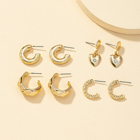4 Pairs Gold Alloy Earrings Set Heart Rhinestone Stud Earrings Geometric Textured C-Shaped Hoop Earrings For Women Fashion Jewelry