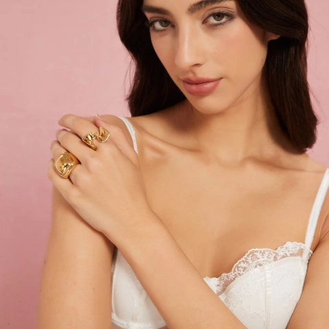 Unregelmäßiger Edelstahlring Für Damen Vergoldet Dicker Geometrischer Quadratischer Ring Und Wellenförmiger Fingerring